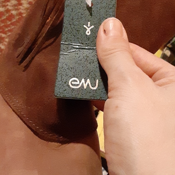 Stylish Emu Brown Booties - Picture 9 of 12